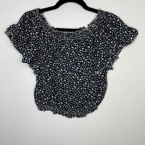 Brandy Melville dark ditsy floral cropped top - Picture 1 of 7